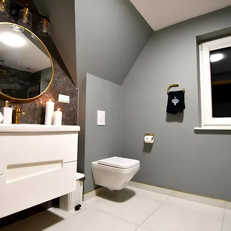 シャレー White House ザコパネ